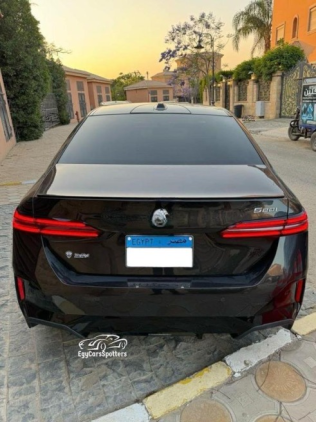 بي ام دبليو 520 2024 أسود أوتوماتيك مستعملة للبيع في القاهرة