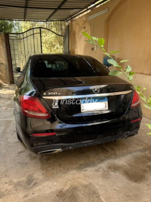 Mercedes E 350 2018 Black Automatic Used for Sale in Heliopolis - 3