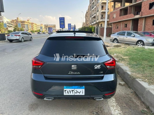 سيات ابيزا 2022 أخضر غامق أوتوماتيك مستعملة للبيع في القاهرة - 2