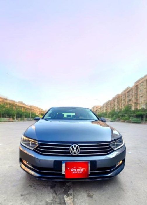 Volkswagen Passat 2017 Gray Automatic Used for Sale in 6 October - 6