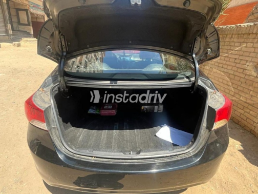 Hyundai Elantra MD 2012 Black Automatic Used for Sale in Cairo - 7