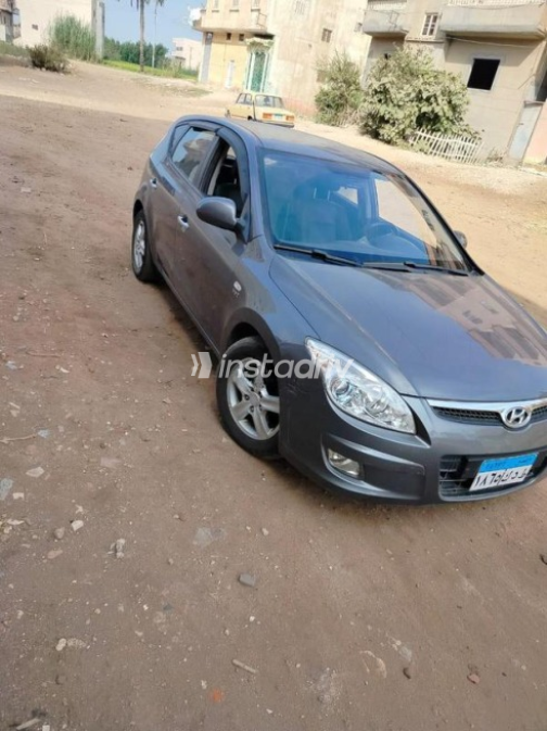 هيونداي I30 2009 أبيض أوتوماتيك مستعملة للبيع في دمياط - 1