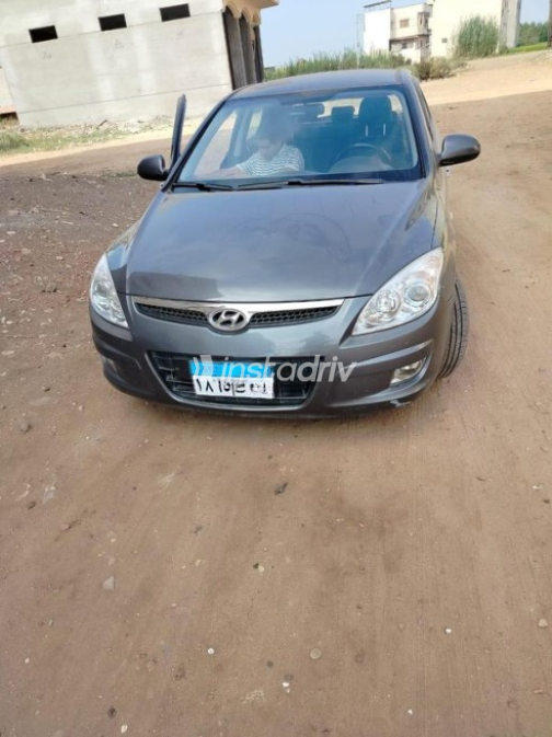 هيونداي I30 2009 أبيض أوتوماتيك مستعملة للبيع في دمياط - 2
