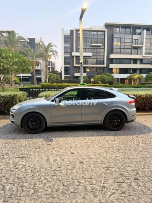 Porsche Cayenne 2020 Silver Automatic Used for Sale in Nasr city - 3