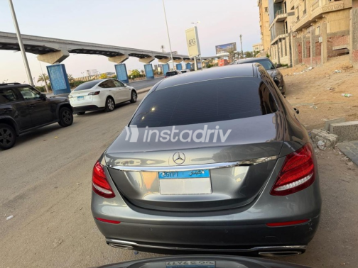 Mercedes E 180 2017 Gray Automatic Used for Sale in Sheikh Zayed City - 2