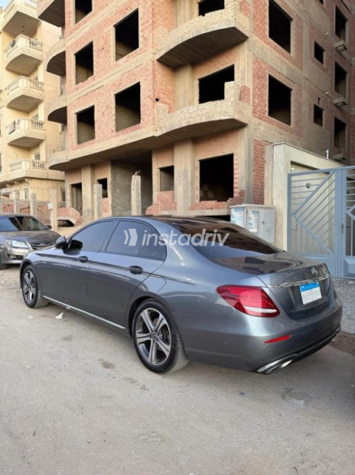 Mercedes E 180 2017 Gray Automatic Used for Sale in Sheikh Zayed City - 3