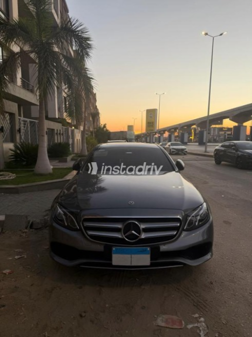 Mercedes E 180 2017 Gray Automatic Used for Sale in Sheikh Zayed City - 4