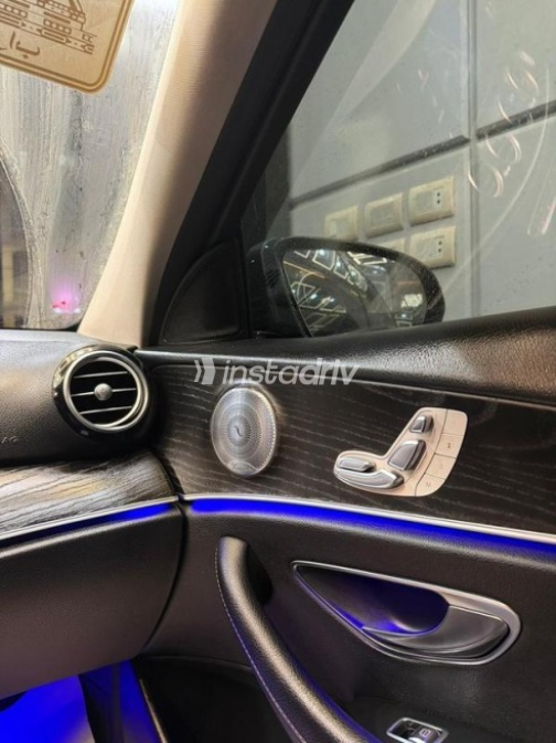 Mercedes E 180 2017 Gray Automatic Used for Sale in Sheikh Zayed City - 8