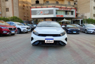 كيا سيراتو 2024 أبيض أوتوماتيك مستعملة للبيع في المعادى