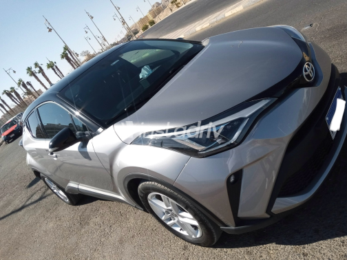 تويوتا C-HR 2021 فضي أوتوماتيك مستعملة للبيع في القاهرة الكبرى ( القاهرة - الجيزة) - 1