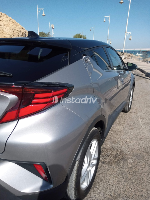 تويوتا C-HR 2021 فضي أوتوماتيك مستعملة للبيع في القاهرة الكبرى ( القاهرة - الجيزة) - 4
