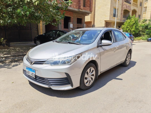 Toyota Corolla 2019 Silver Automatic Used for Sale in Cairo - 2