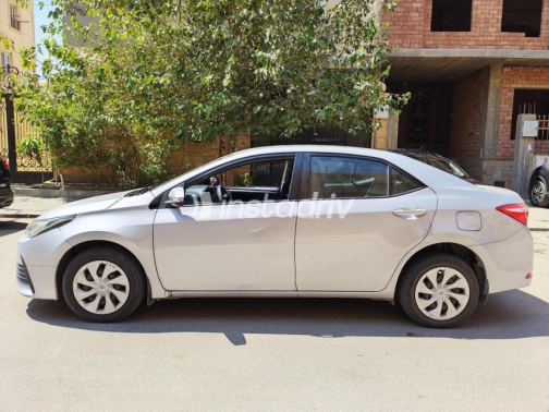Toyota Corolla 2019 Silver Automatic Used for Sale in Cairo - 3