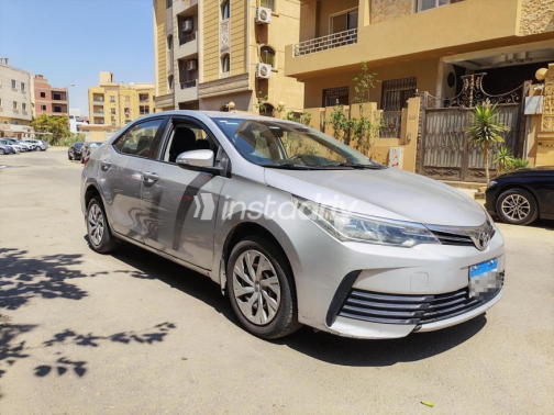 Toyota Corolla 2019 Silver Automatic Used for Sale in Cairo - 8