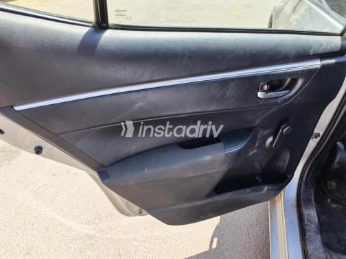 Toyota Corolla 2019 Silver Automatic Used for Sale in Cairo - 9