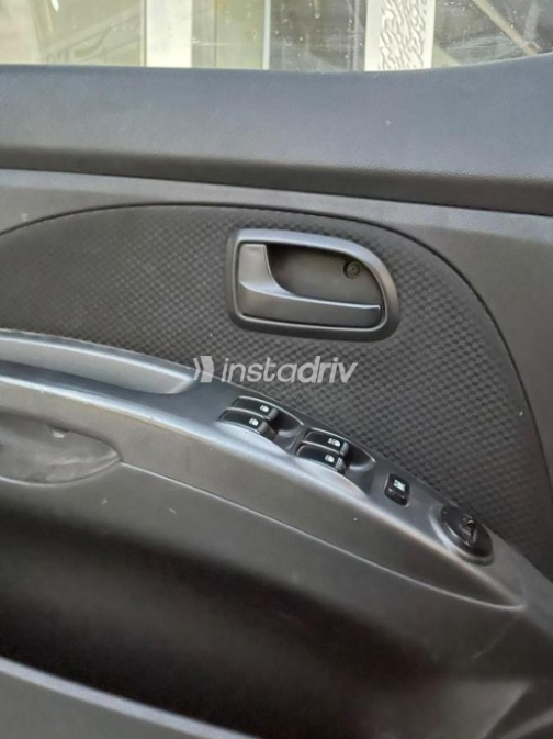 Kia Picanto 2011 White Automatic Used for Sale in Nasr city - 7