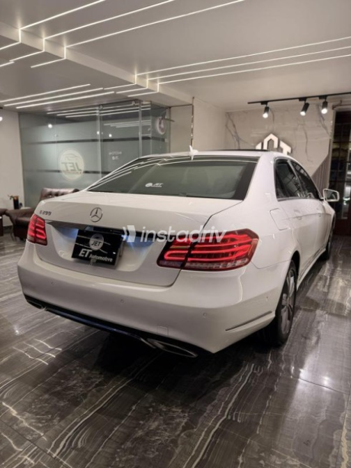 Mercedes E 200 2014 White Automatic Used for Sale in Nasr city - 4