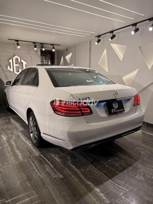 Mercedes E 200 2014 White Automatic Used for Sale in Nasr city - 5