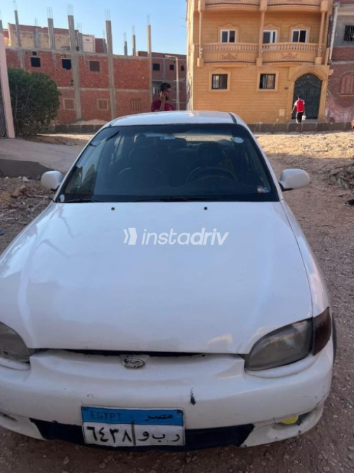Hyundai Accent 1999 White Manual Used for Sale in 10th of Ramadan - 2