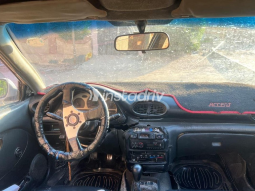 Hyundai Accent 1999 White Manual Used for Sale in 10th of Ramadan - 7
