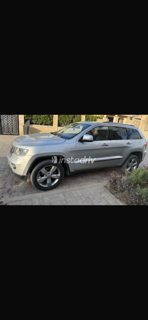 Jeep Grand Cherokee 2012 Silver Automatic Used for Sale in Greater Cairo ( Cairo + Giza) - 5