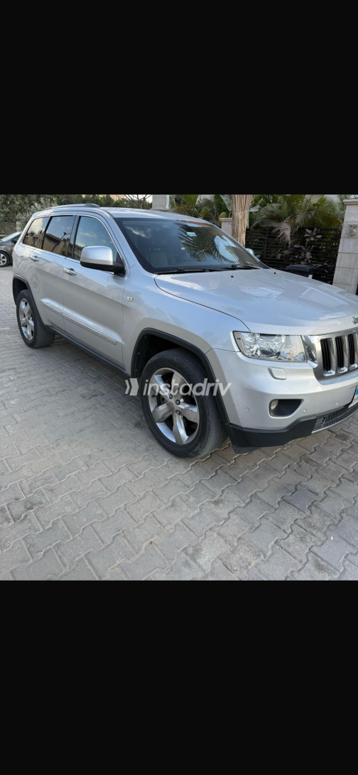 Jeep Grand Cherokee 2012 Silver Automatic Used for Sale in Greater Cairo ( Cairo + Giza) - 7