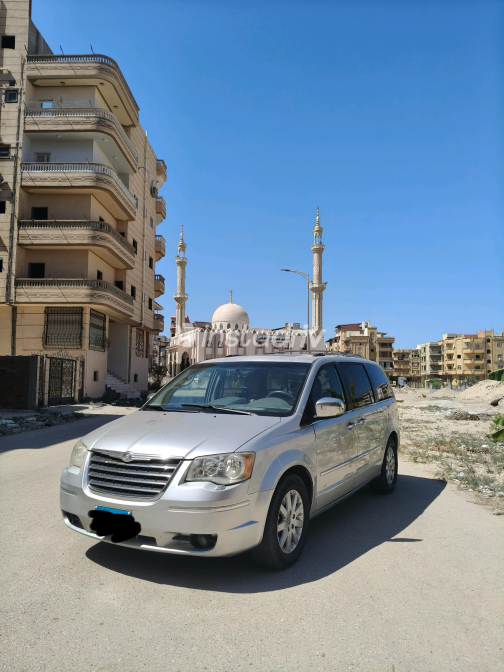 كرايسلر تاون اند كانترى 2010 فضي أوتوماتيك مستعملة للبيع في القاهرة الكبرى ( القاهرة - الجيزة) - 4
