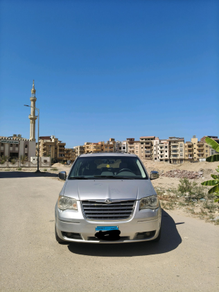 كرايسلر تاون اند كانترى 2010 فضي أوتوماتيك مستعملة للبيع في القاهرة الكبرى ( القاهرة - الجيزة)