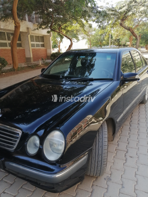 Mercedes E 200 2001 Black Automatic Used for Sale in Greater Cairo ( Cairo + Giza) - 1