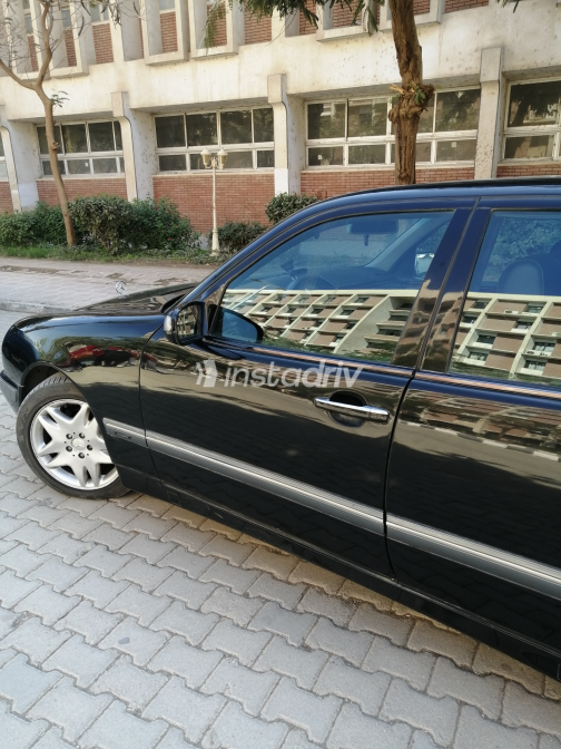Mercedes E 200 2001 Black Automatic Used for Sale in Greater Cairo ( Cairo + Giza) - 3
