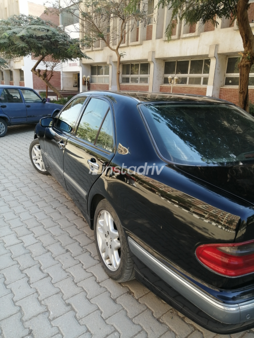 Mercedes E 200 2001 Black Automatic Used for Sale in Greater Cairo ( Cairo + Giza) - 4