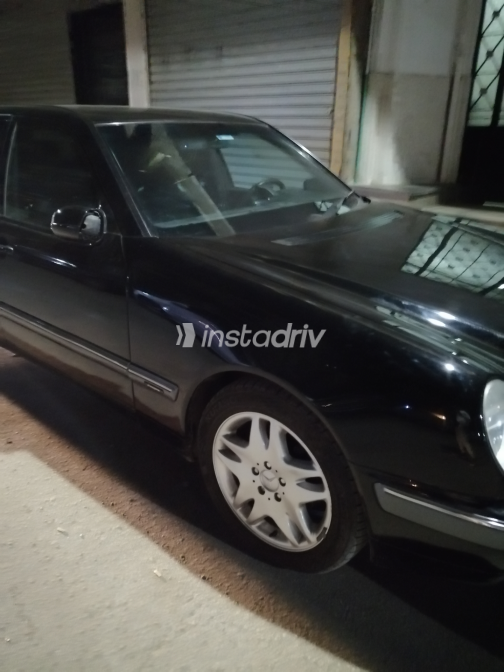 Mercedes E 200 2001 Black Automatic Used for Sale in Greater Cairo ( Cairo + Giza) - 5