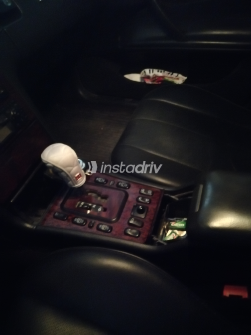 Mercedes E 200 2001 Black Automatic Used for Sale in Greater Cairo ( Cairo + Giza) - 6