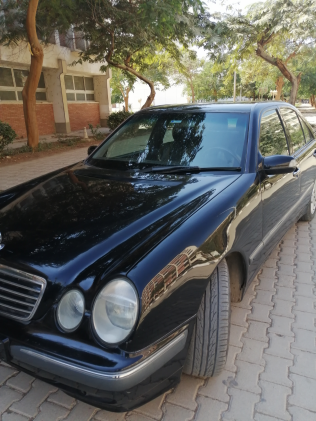 Mercedes E 200 2001 Black Automatic Used for Sale in Greater Cairo ( Cairo + Giza)