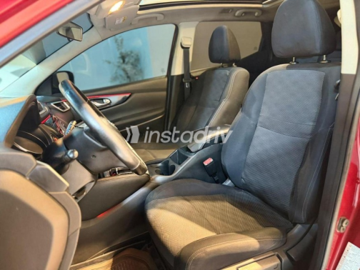 Nissan Qashqai 2017 Red Automatic Used for Sale in Cairo - 3