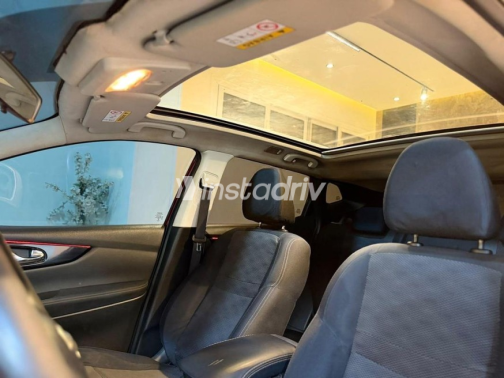 Nissan Qashqai 2017 Red Automatic Used for Sale in Cairo - 4
