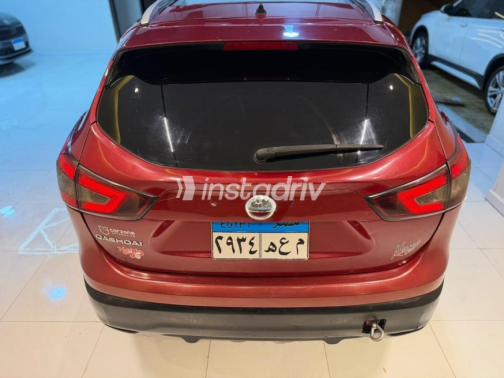 Nissan Qashqai 2017 Red Automatic Used for Sale in Cairo - 10