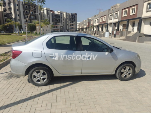 Renault Logan 2015 Silver Manual Used for Sale in 6 October - 4