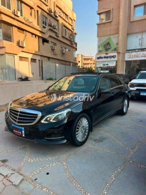 Mercedes E 250 2016 Black Automatic Used for Sale in Sheikh Zayed City - 2