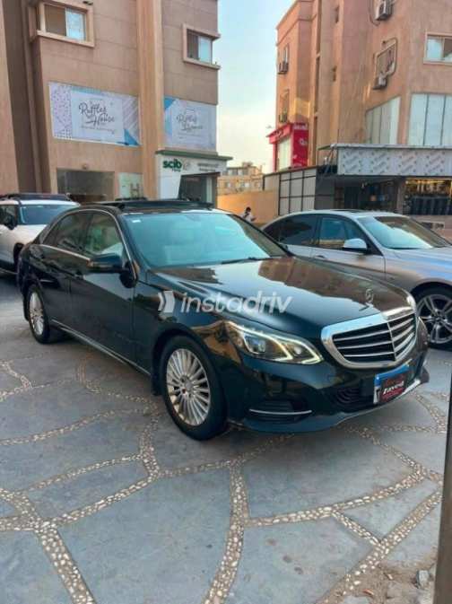 Mercedes E 250 2016 Black Automatic Used for Sale in Sheikh Zayed City - 3