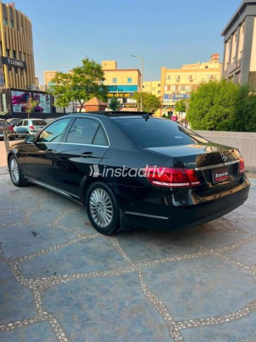 Mercedes E 250 2016 Black Automatic Used for Sale in Sheikh Zayed City - 4