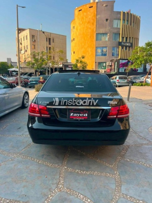Mercedes E 250 2016 Black Automatic Used for Sale in Sheikh Zayed City - 5