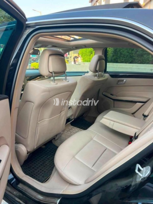 Mercedes E 250 2016 Black Automatic Used for Sale in Sheikh Zayed City - 8