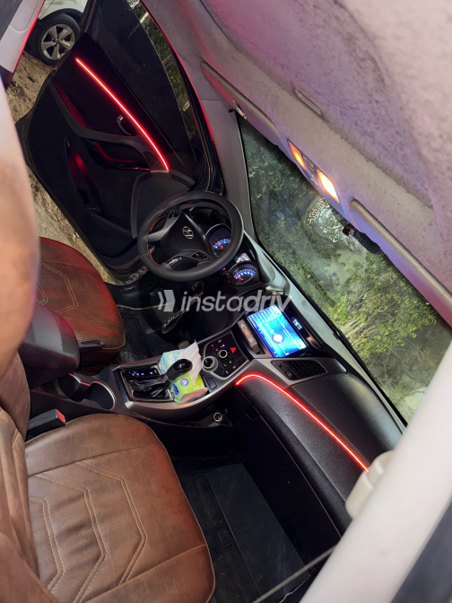 Hyundai Elantra 2015 Brown Automatic Used for Sale in Greater Cairo ( Cairo + Giza) - 1