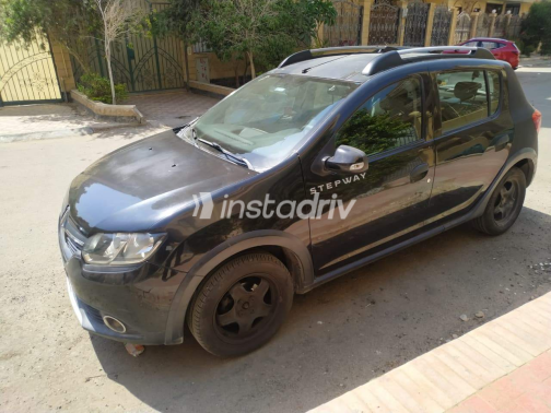 Renault Sandero Step Way 2016 Black Automatic Used for Sale in Greater Cairo ( Cairo + Giza) - 2