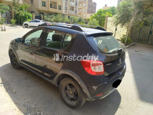Renault Sandero Step Way 2016 Black Automatic Used for Sale in Greater Cairo ( Cairo + Giza) - 3