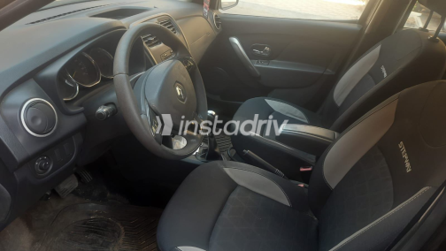 Renault Sandero Step Way 2016 Black Automatic Used for Sale in Greater Cairo ( Cairo + Giza) - 6