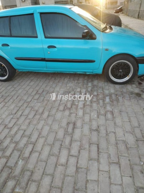 Renault Clio 2000 Turquoise Manual Used for Sale in Suez  - 7