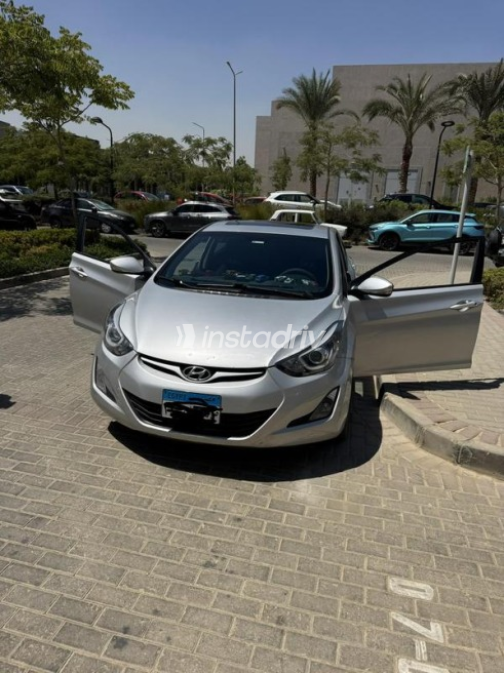 Hyundai Elantra MD 2016 Silver Automatic Used for Sale in Nasr city - 1