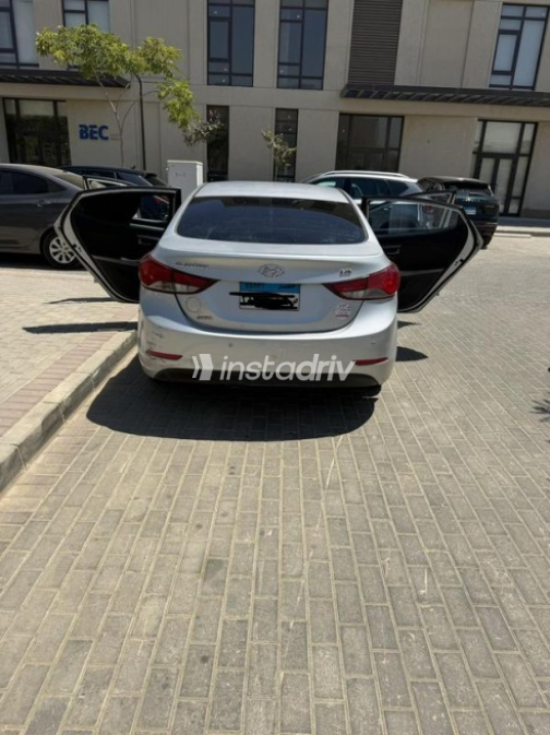 Hyundai Elantra MD 2016 Silver Automatic Used for Sale in Nasr city - 2